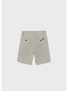 Tini fiú szürke short.
