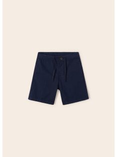 Fiú len short.